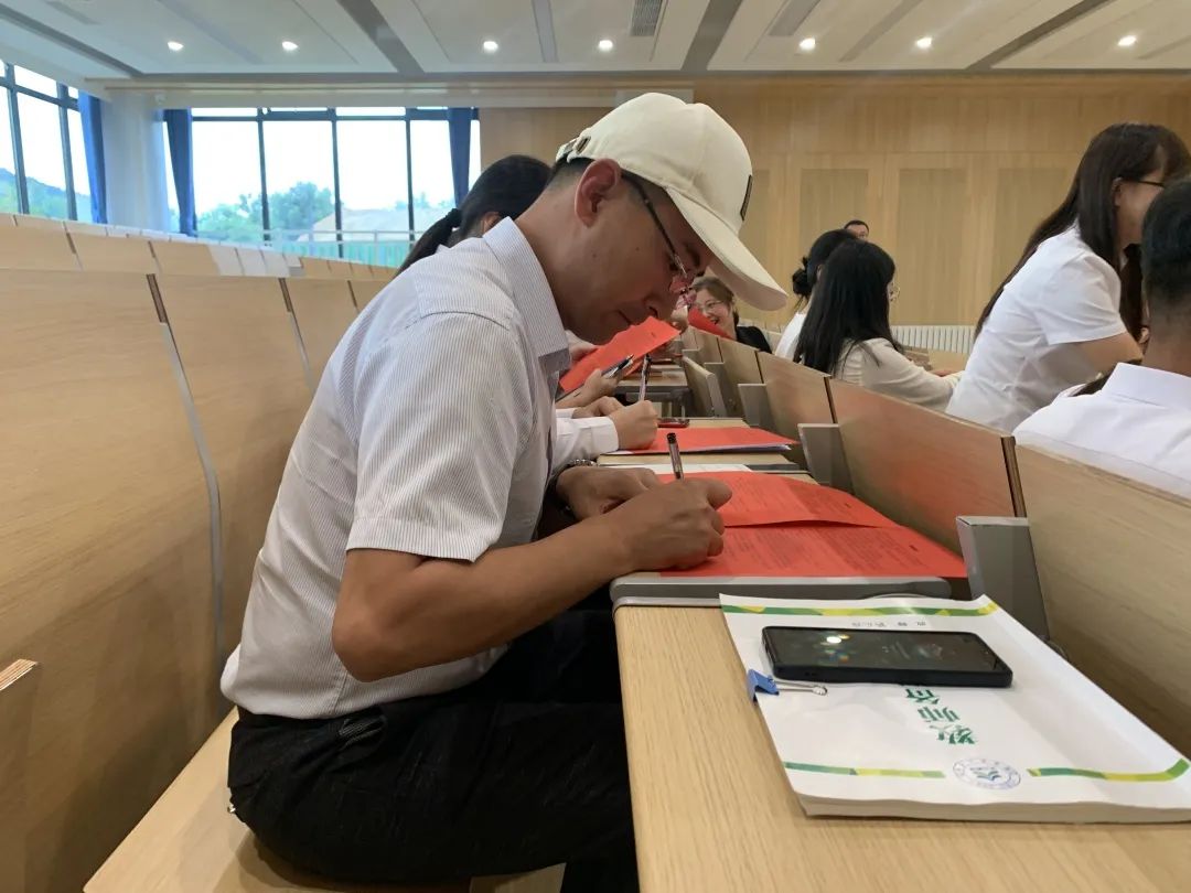 “师徒结对，共进共勉”——烟台天立高级中学举行2022-2023学年度 “青蓝工程”师徒结对仪式 - 烟台天立学校